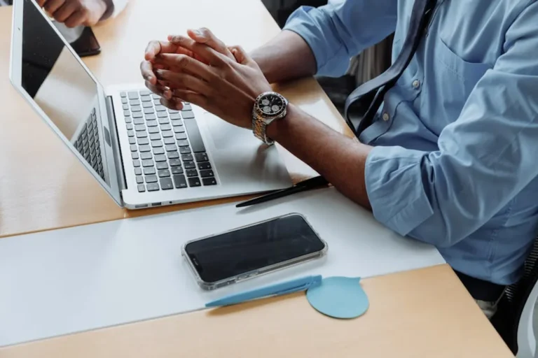 Devdiscourse Explained: Business Search Intent, Features, and Alternatives
