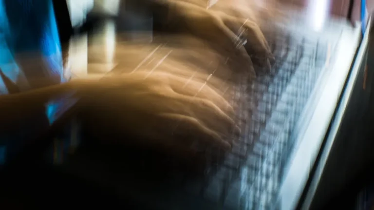 Theoperatormagazine Explained: Business Search Intent, Features, and Alternatives